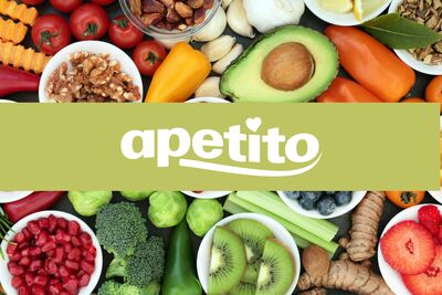 Verschiedene Nahrungsmittel die auf einer Fl&auml;che liegen